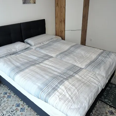 In Mrze Yno By Sandy Beaches *